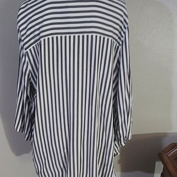 RUBY RD TUNIC TOP - Picture 3 of 4